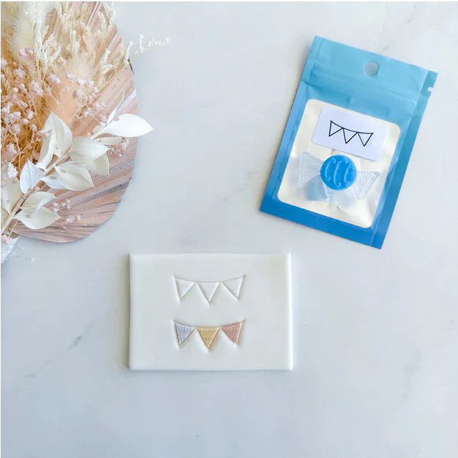 Cake Sera Sera Bunting Layer Stamp
